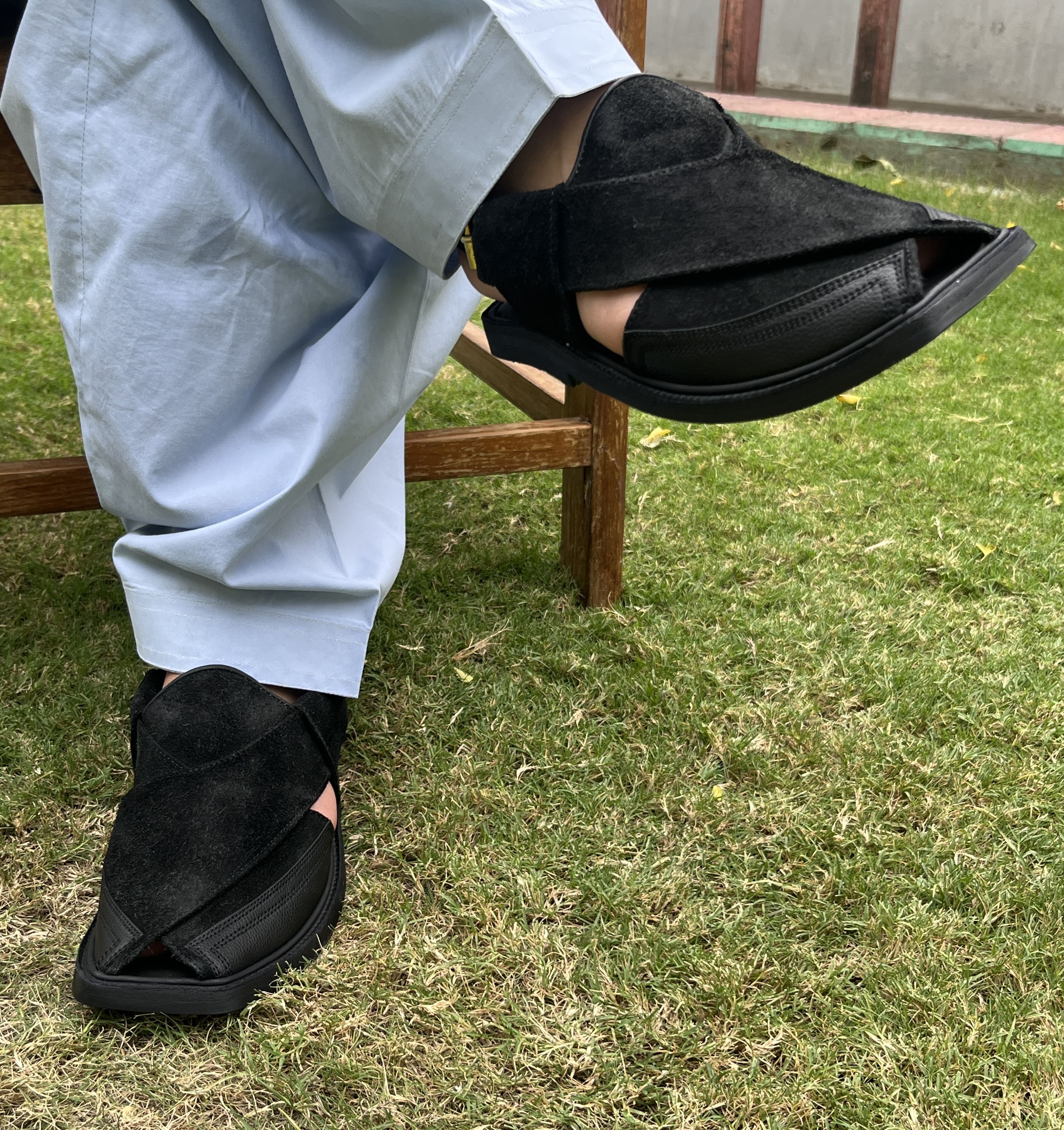 Sang Sarhang, Black
